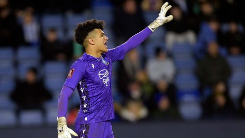 Pierce Charles extends Owls contract