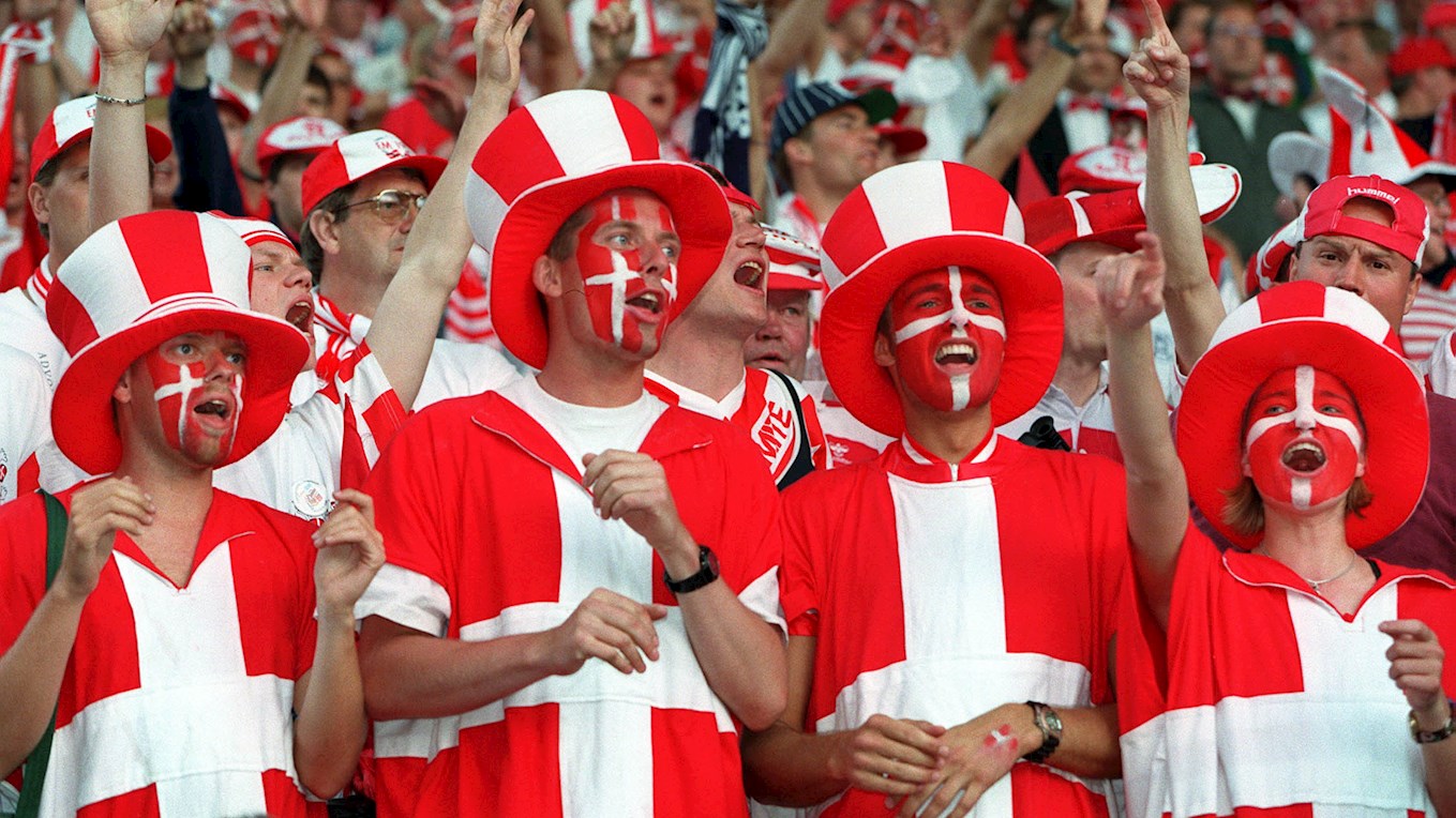 Denmark-Fans_Euro-96_2.jpg